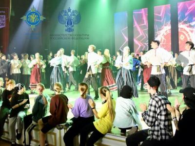 Ансамбль «Юность» из Каменска-Уральского прокачает хореографическое мастерство под руководством наставников со всей России